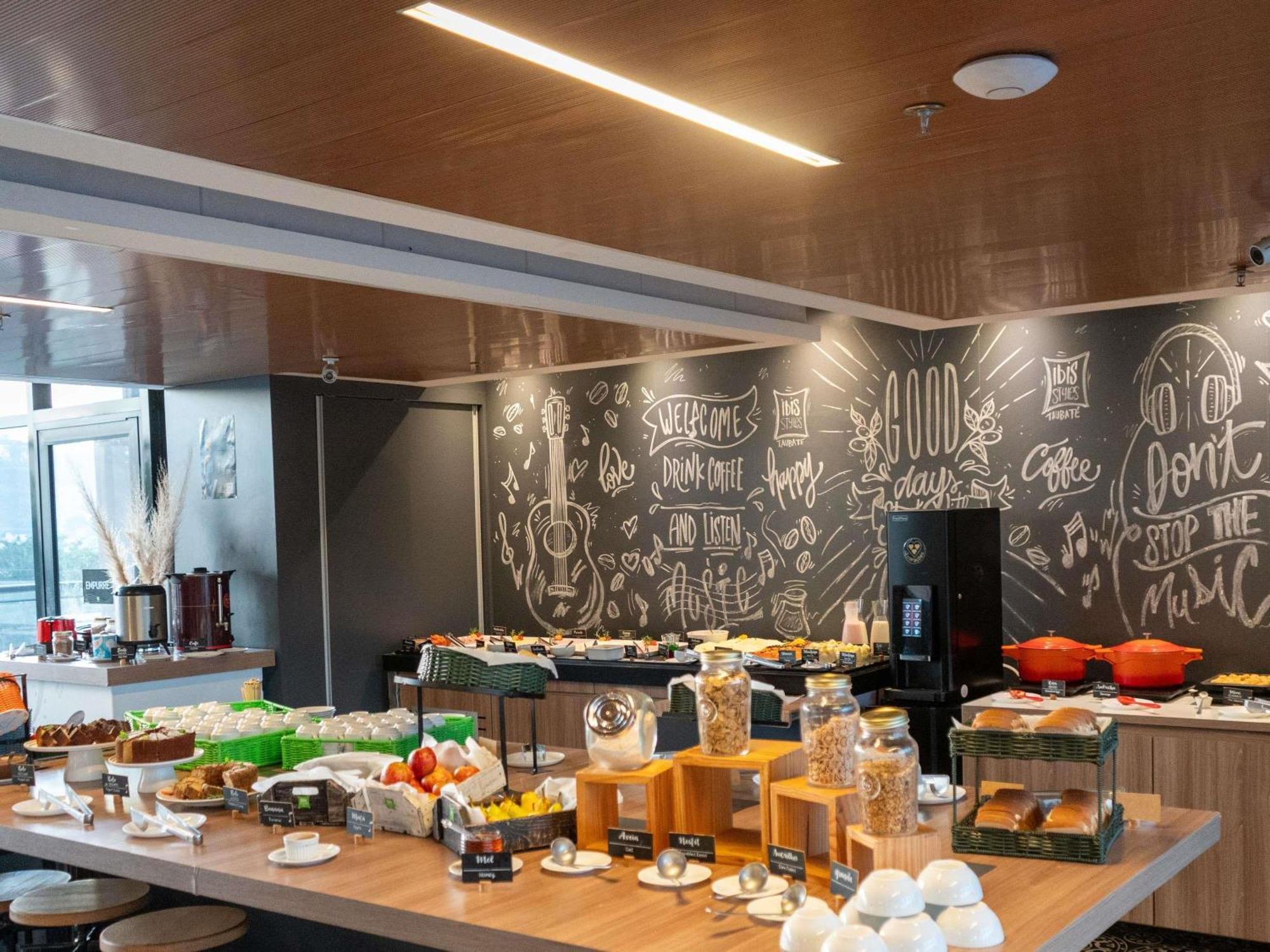 Готель Ibis Styles Таубате Екстер'єр фото